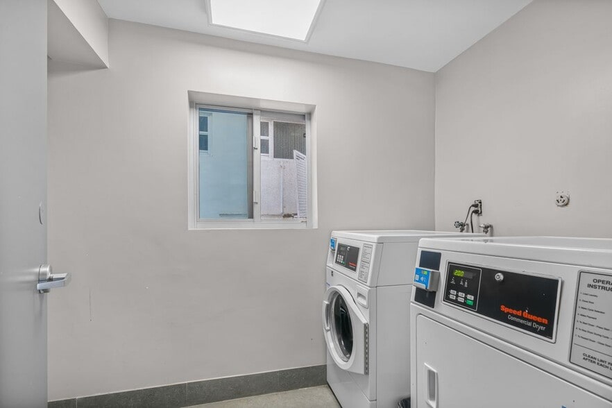 Building Photo - 4141 Collins Ave