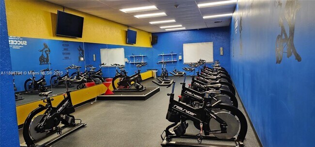 Building Photo - 301 Racquet Club Rd
