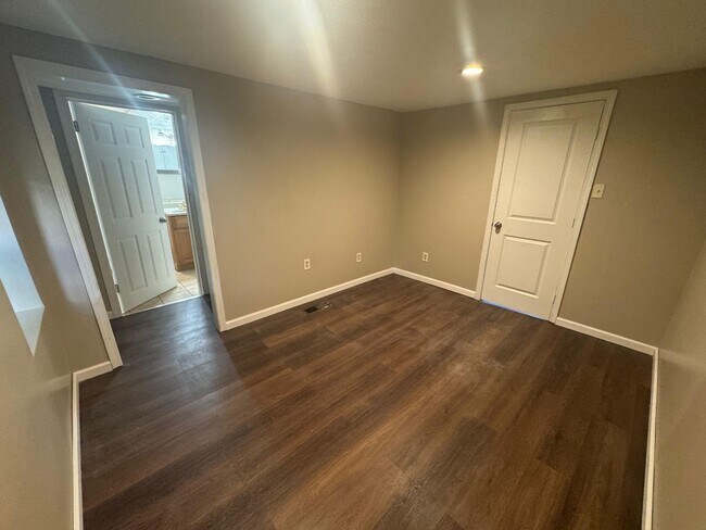 Building Photo - Cute 1 bedroom house Rochester