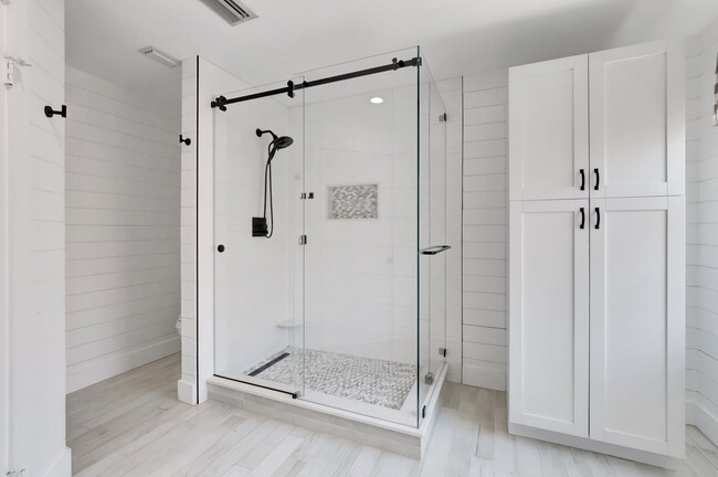 Building Photo - Boca Raton Modern Comfort Meets Florida Ch...