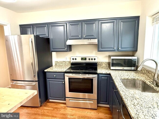 Building Photo - 2196 Golf Course Dr