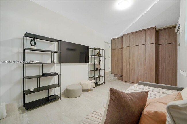 Building Photo - 8918 Garland Ave