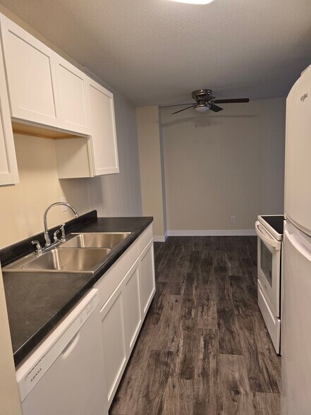 Primary Photo - Sands Apartments
