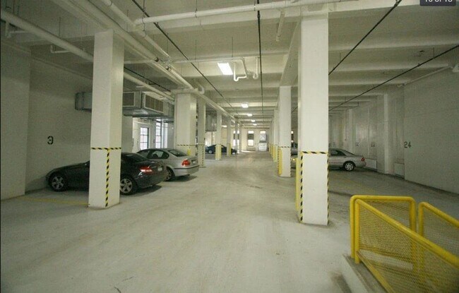 Building Photo - Enjoy The View