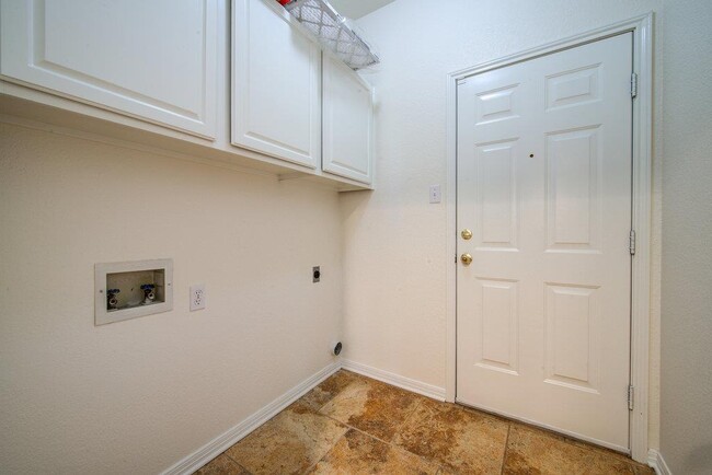 Building Photo - 8317 Pommel Dr