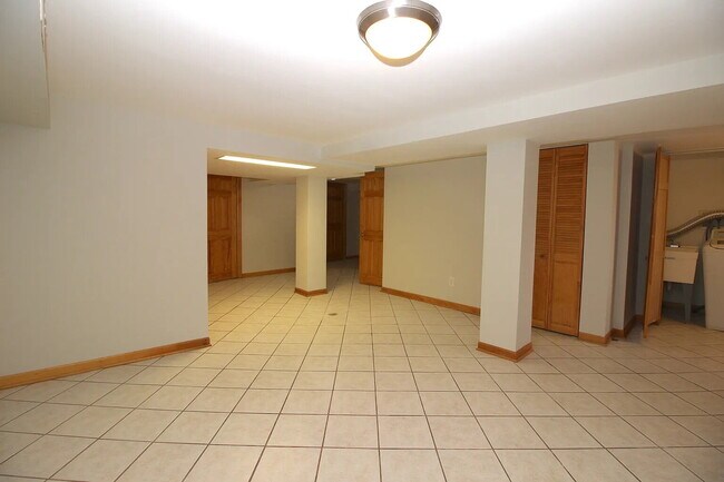 Building Photo - Spacious 3-Bedroom, 2-Bathroom Duplex in Avondale
