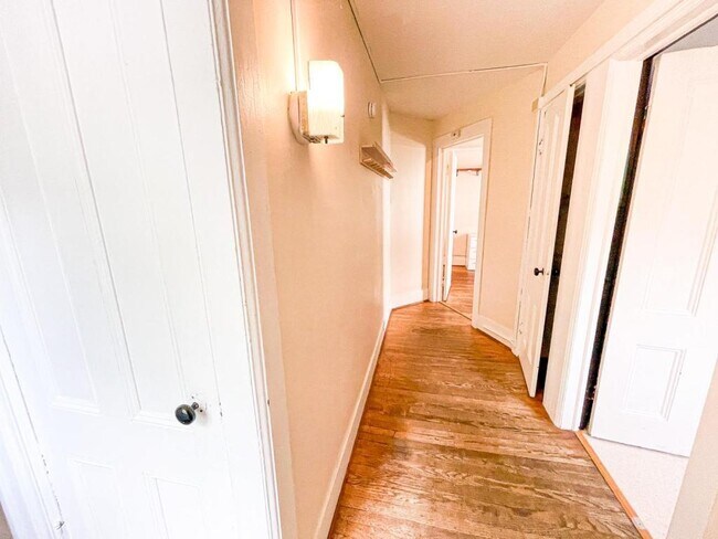 Building Photo - 705 E Seneca St