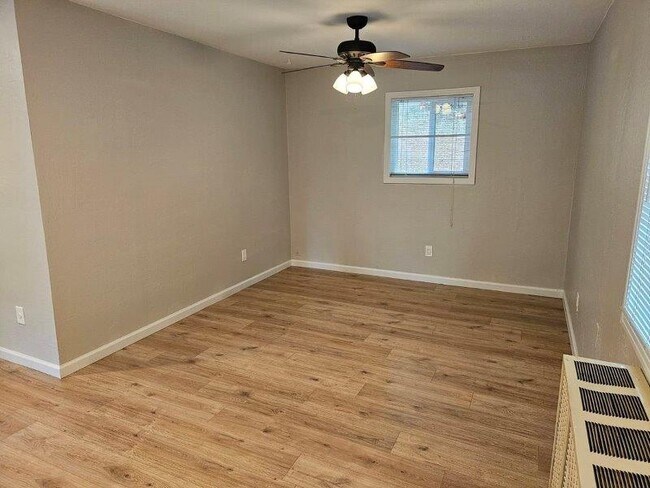 Building Photo - 13825 Dry Creek Rd