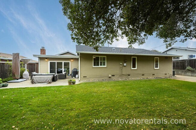 Building Photo - 44 Trish Dr