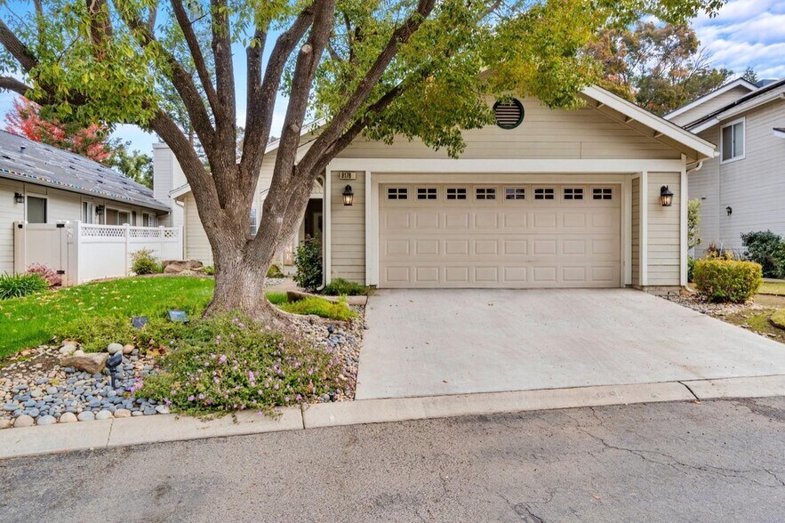 Building Photo - 9178 N Woodlawn Dr