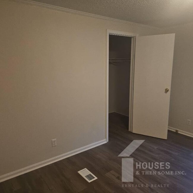 Building Photo - 224 Double Bridge Rd