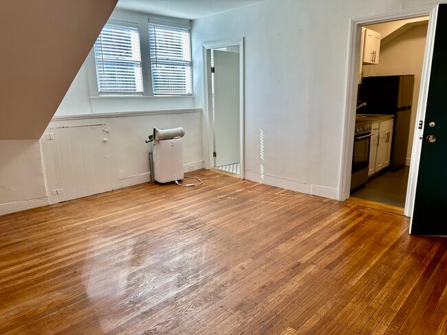 Building Photo - 107 Charles St