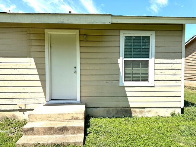 Building Photo - Mulford Multi Family