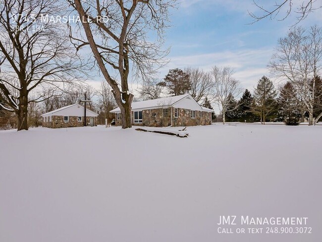 Building Photo - Welcome to this beautiful and cozy 3 bedro...