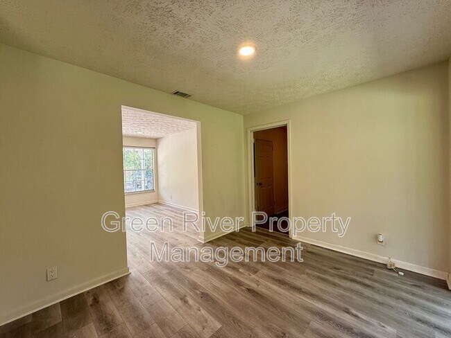 Building Photo - 7398 Worthington Rd