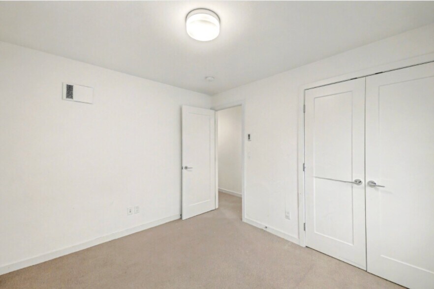 Building Photo - 2405 S Holgate St