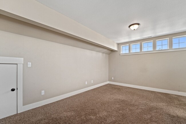 Building Photo - Close proximity to Old Mill District and downtown