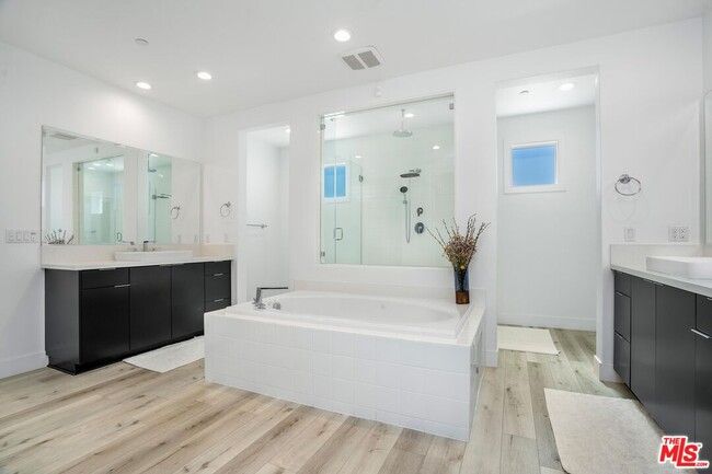 Building Photo - 20600 Bluebird Ct