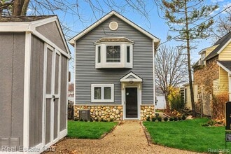 Building Photo - 121 N Shore Dr