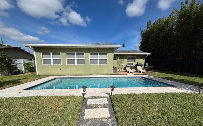 Building Photo - 1700 NW 36th Ct