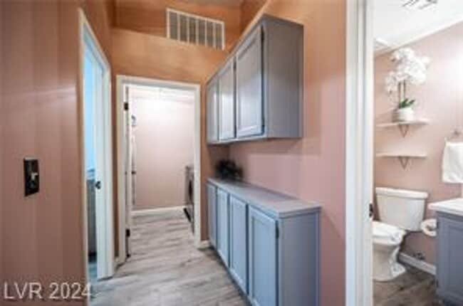 Building Photo - Gorgeous 3 Bedroom Remodeled Near Summerlin