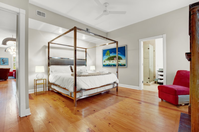 Building Photo - 210 E Waldburg St