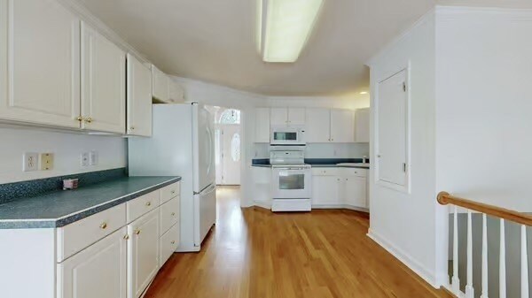 Building Photo - 1519 Kensington Dr