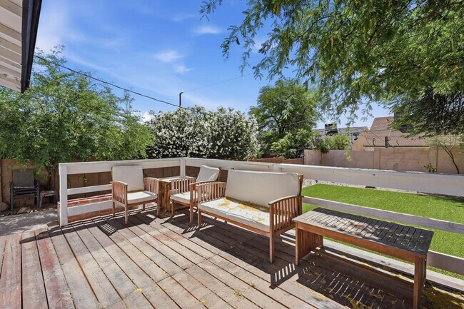 Building Photo - 1329 E Cholla St
