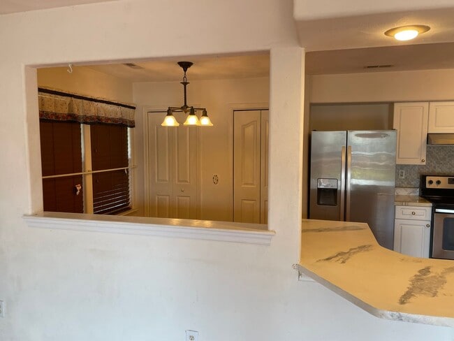Building Photo - 137 Post Oak Rd