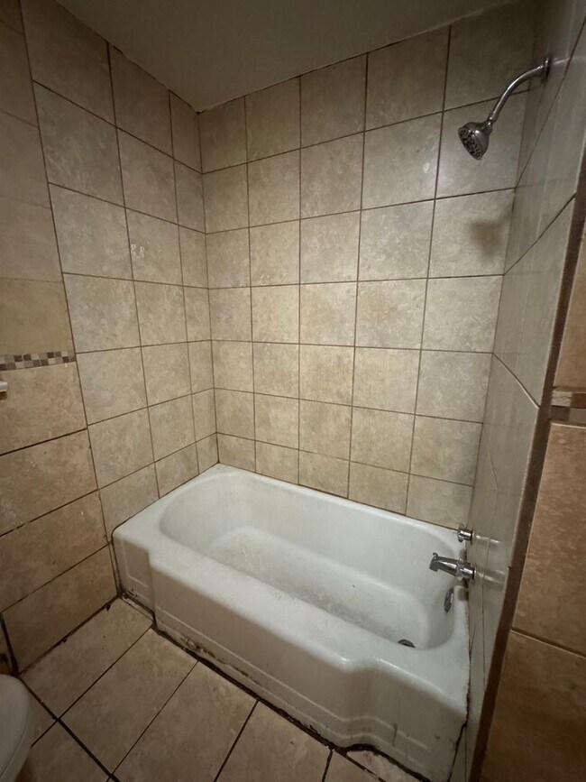 Building Photo - 3/1 House in West Rome with bonus room- $1...