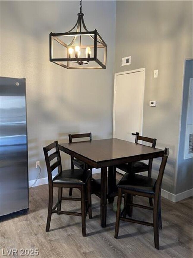 Building Photo - Cozy Fully Furnished Condo