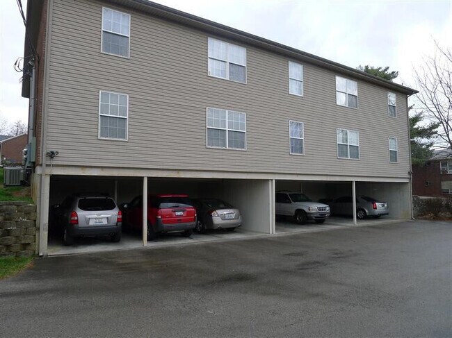 Building Photo - 1600 Alexandria Dr