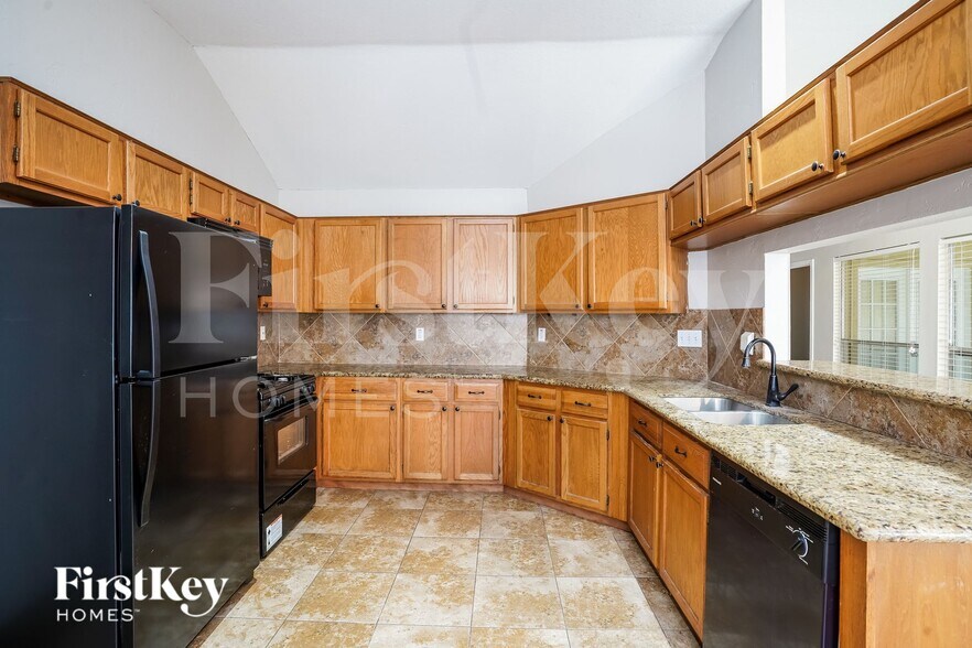 Building Photo - 2338 Loyanne Dr