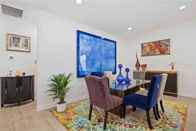 Building Photo - 7520 N Coolidge Ave