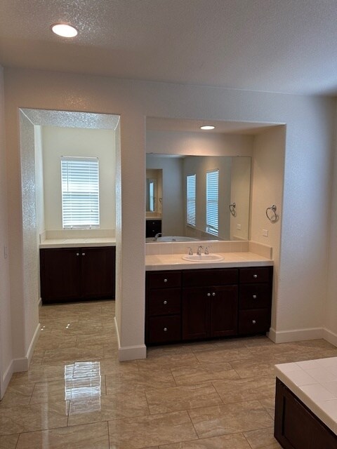 Building Photo - Elegant 4 Bedroom 4 Bath Mountain House So...