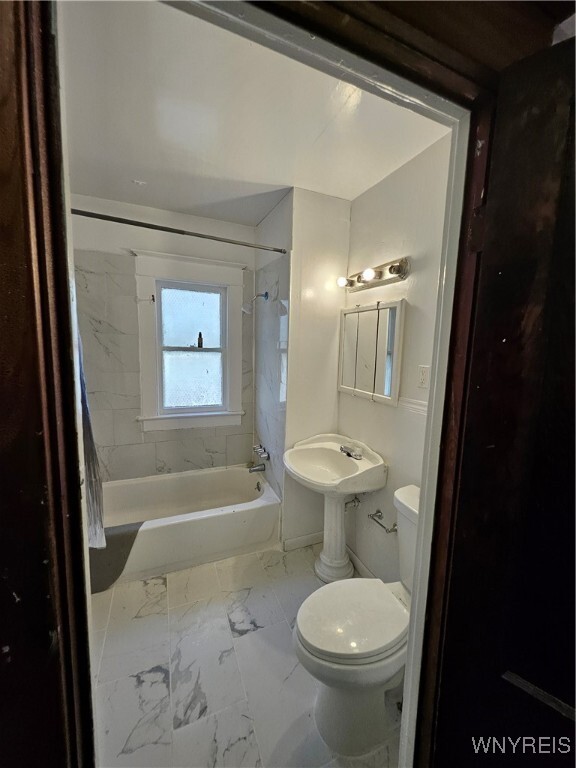 Primary Photo - 706 E Delavan Ave