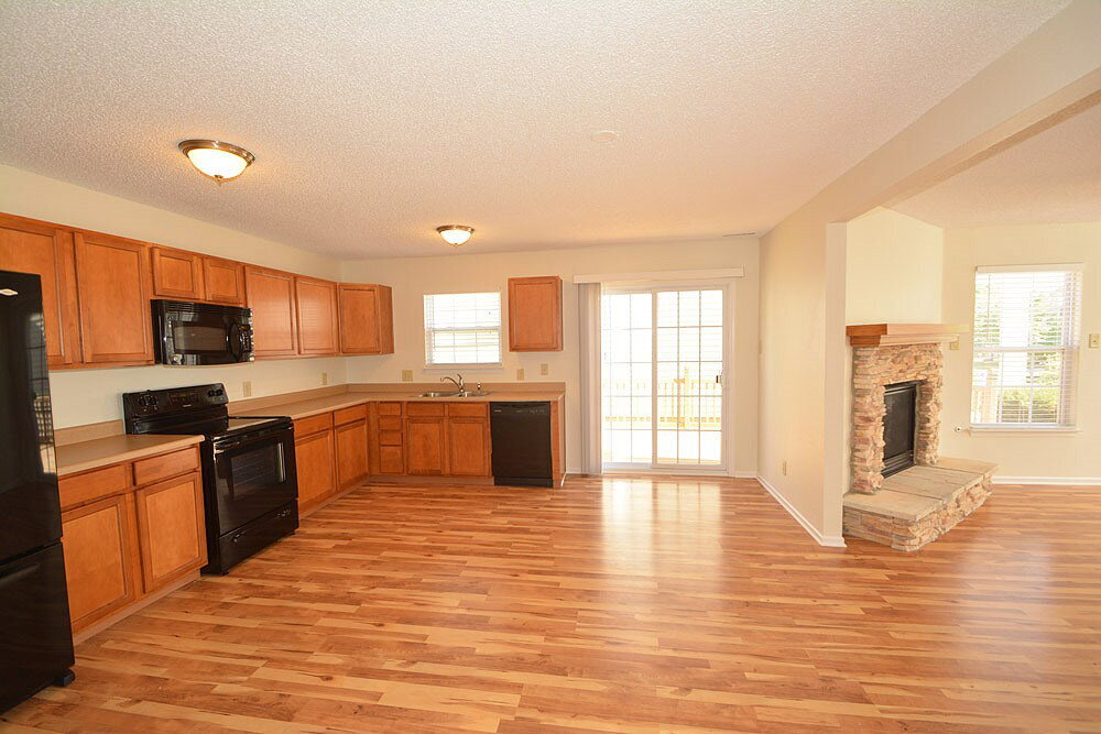 Building Photo - 15459 Border Dr