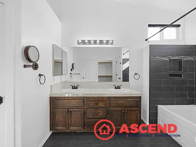 Building Photo - Beautiful 4 Bedroom Home In The Southwest!