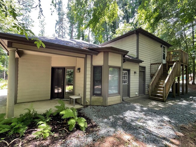 Building Photo - Charming, updated 3br house w/ separate ga...