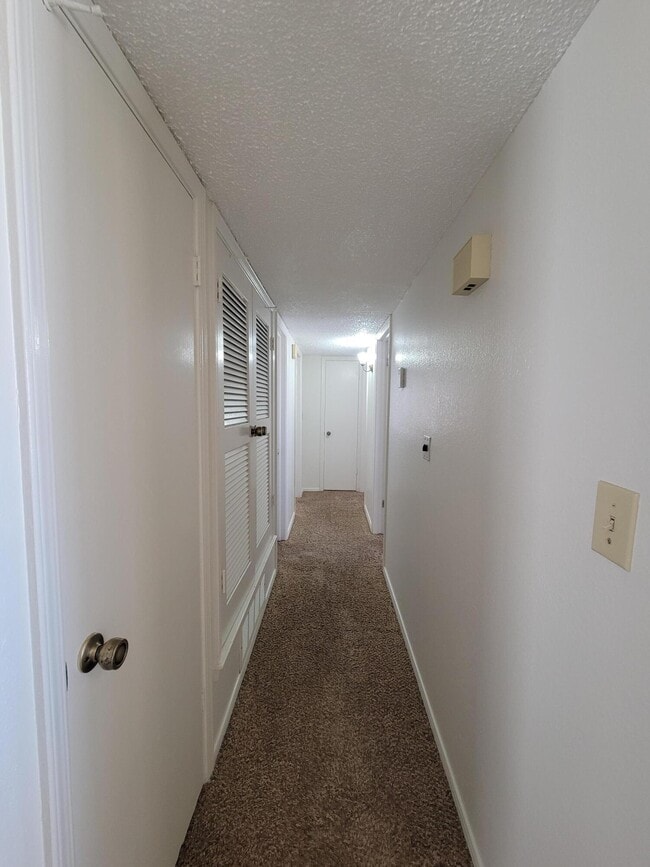 Building Photo - 7716 Iroquois Dr