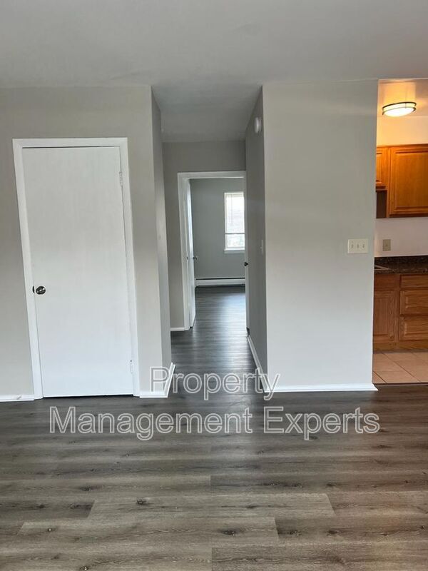 Building Photo - 2330-Glendale Terrace -C2