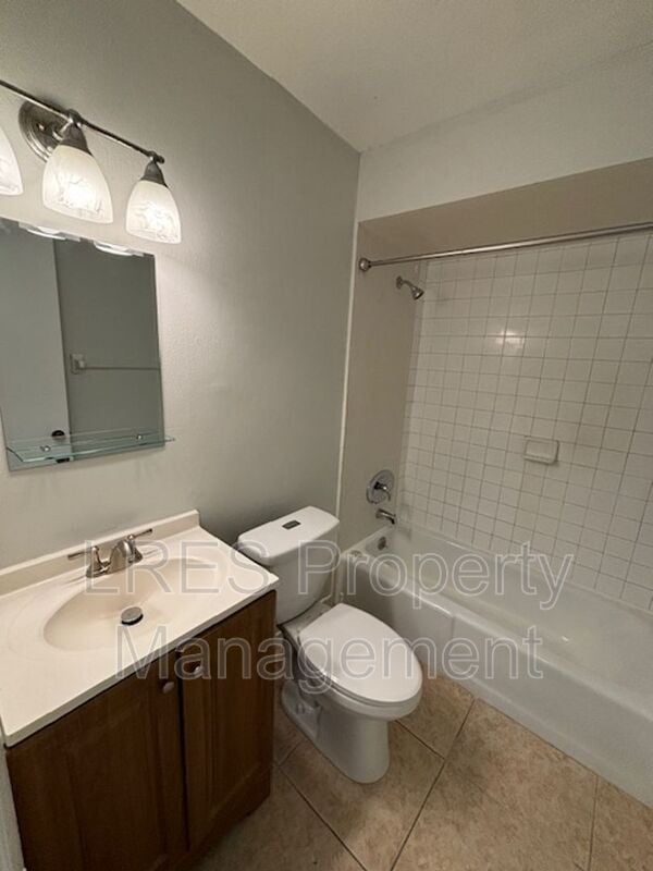 Building Photo - 1031 Columbia Ave