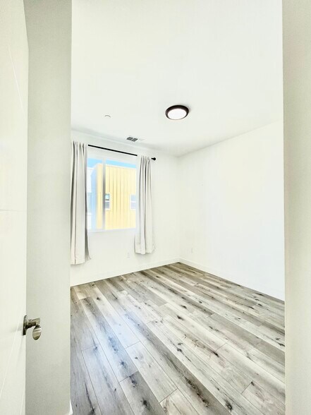 2nd bedroom - 2374 Filbert St