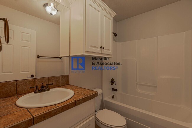 Building Photo - 3 Bed / 2 Bath home in Harvey Crossing