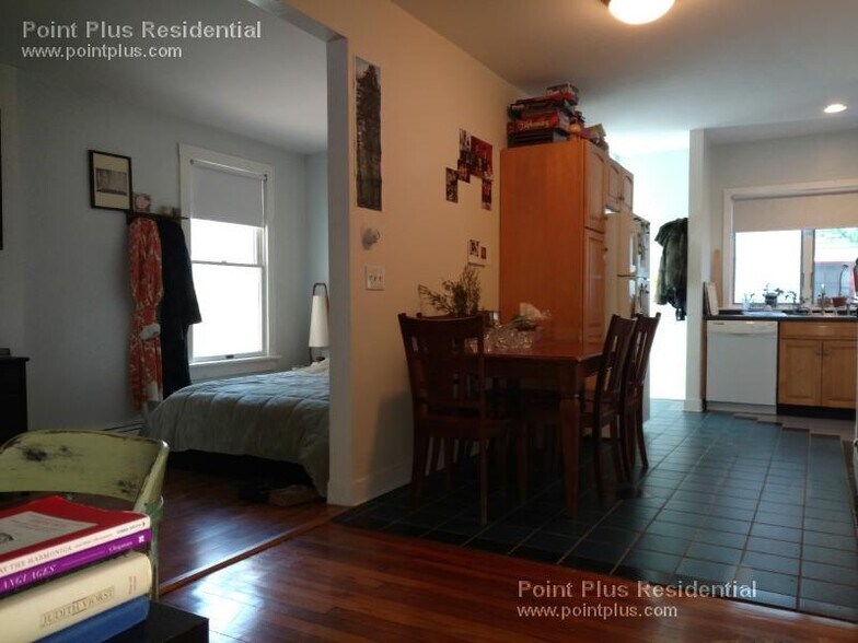 Building Photo - 26 Hingham St