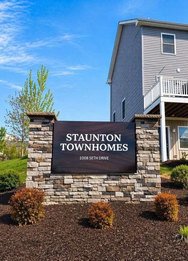 Building Photo - Staunton Townhomes 101-111