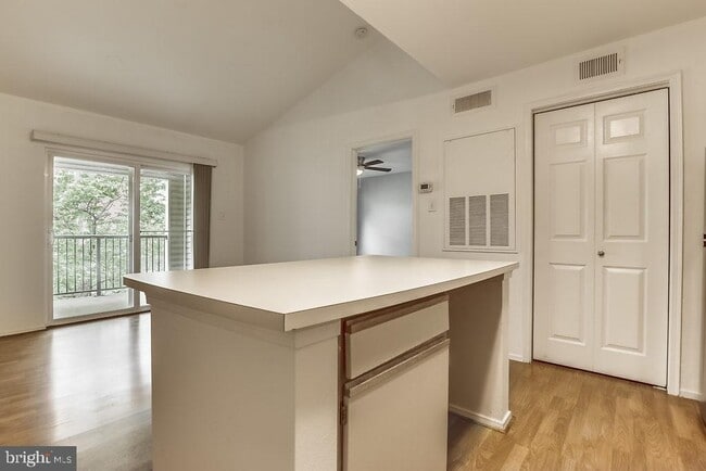 Building Photo - 3305 Wyndham Cir