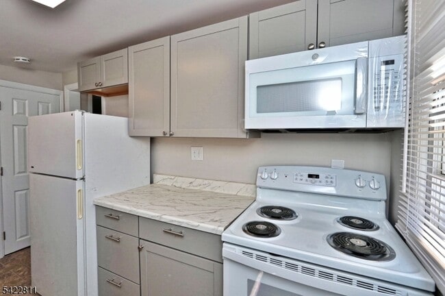 Building Photo - 63 Iowa Ave