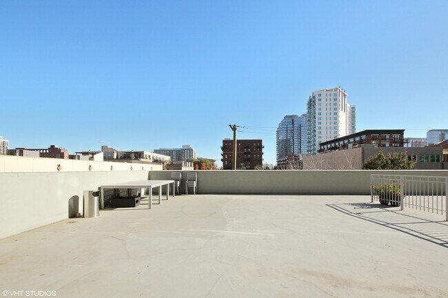 Building Photo - 50 E 16th St