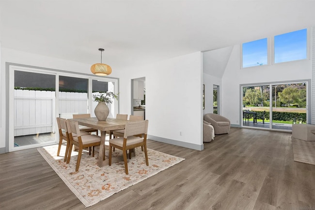 Building Photo - STUNNING HOME WITH GOLF COURSE VIEW IN WHI...